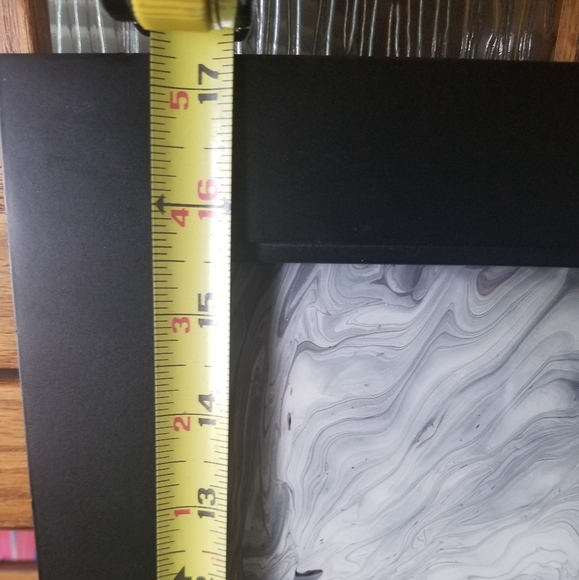 Handcrafted Acrylic Pour 'Zebraesque' - Picture 9 of 11